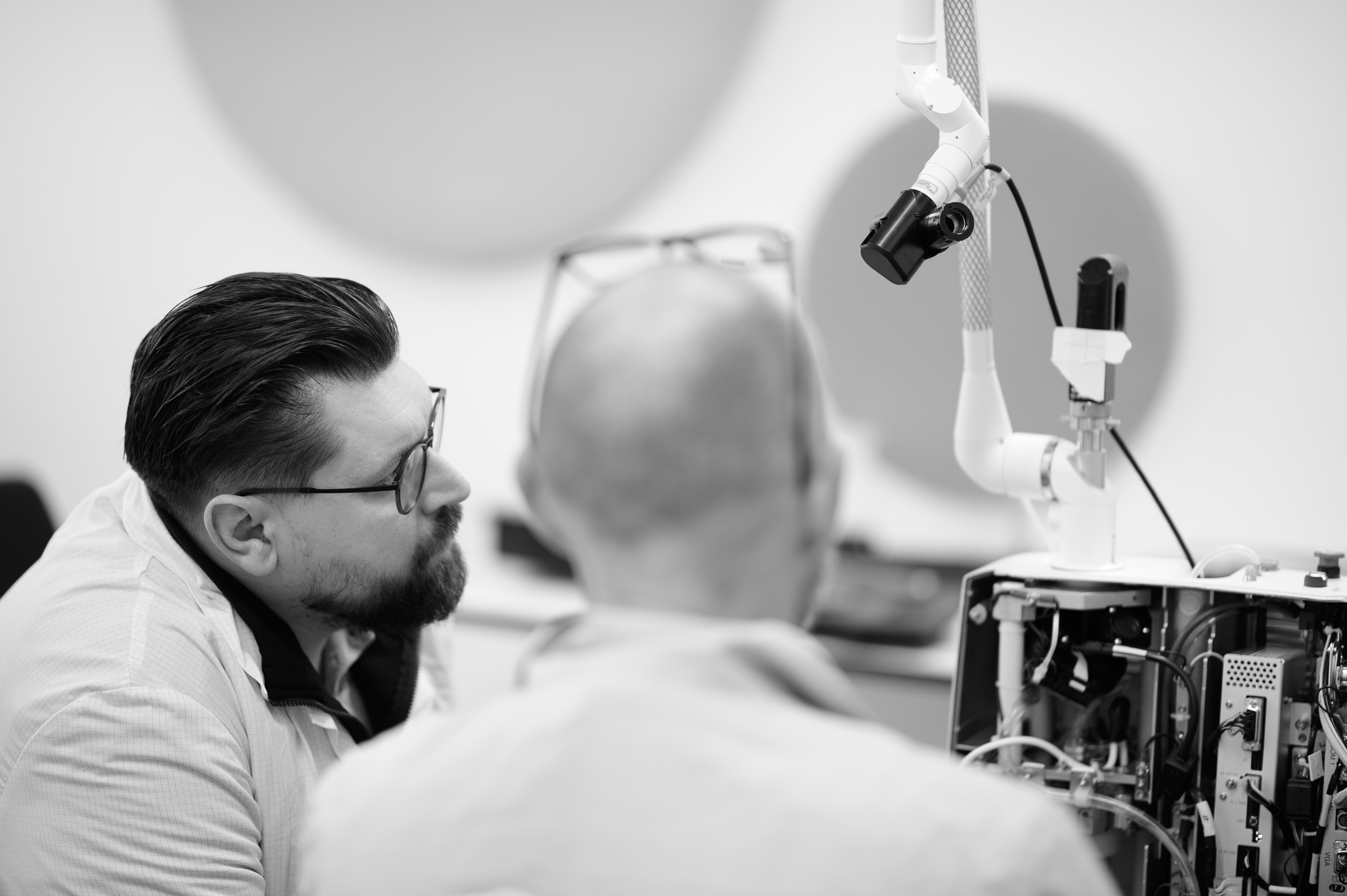 Technischer Service an einem medizinischen Lasersystem